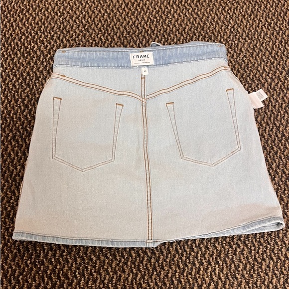 Frame Le High Mini
Fold Over Jean Skirt
Womens Sz 29 - Picture 4 of 8